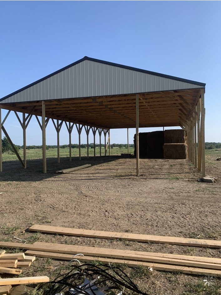 Open-sided hay barn
